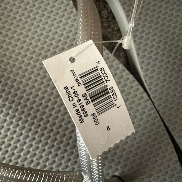 Old Navy Women's Gray Flip Flops - Picture 4 of 4